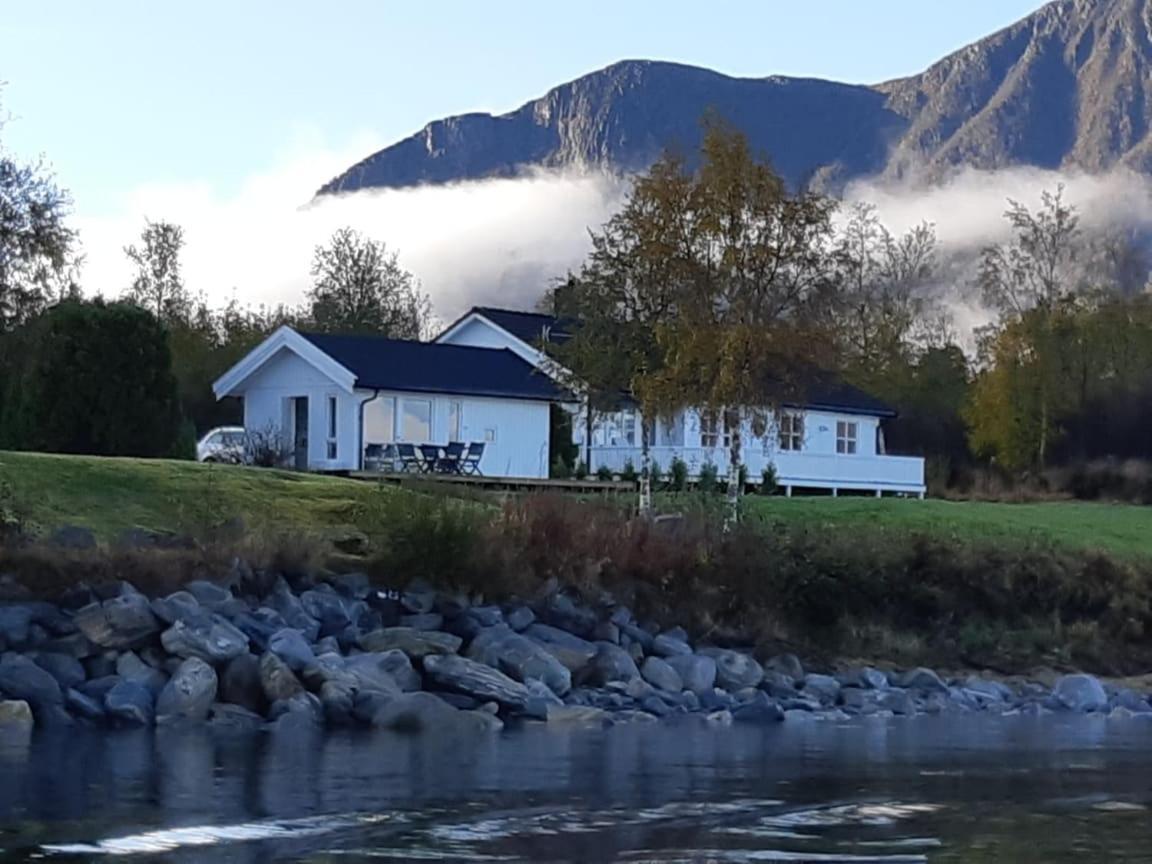 Feriehus Ved Sjoen Tomra Eksteriør billede